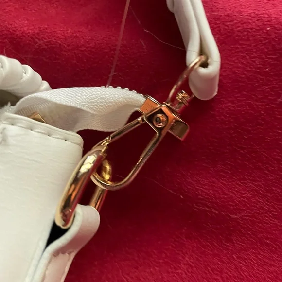 ⛄️ White Leather type! Nice condition! ⛄️ - Picture 6 of 12